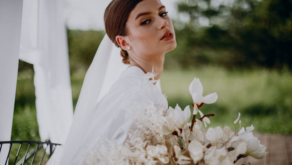Fresh and Dewy Wedding Makeup Ideas for Spring Brides
